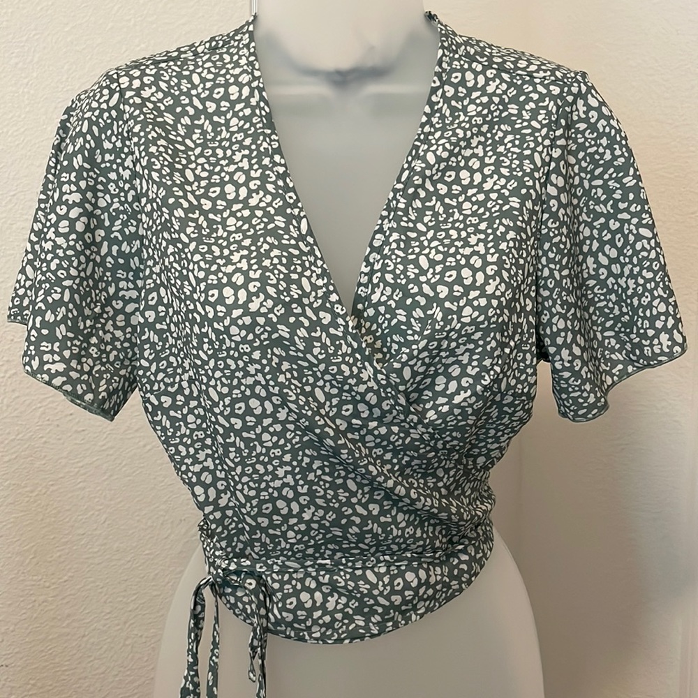 Shein cropped top size US 8/10.